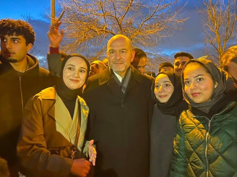 Öğrencilerle sohbet